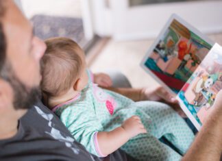 آشنایی با ۵ راهکار برای لذتبخش کردن کتابخوانی برای کودک