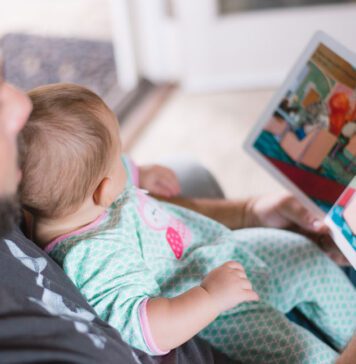 آشنایی با ۵ راهکار برای لذتبخش کردن کتابخوانی برای کودک