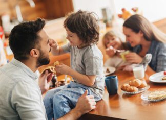 غذا خوردن کودک