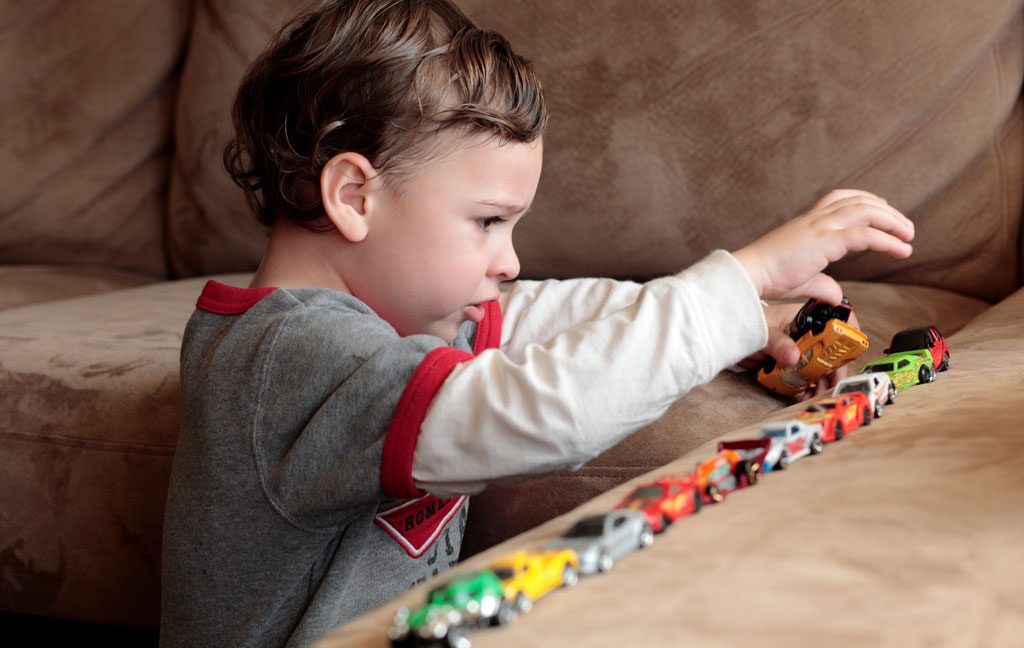 علائم اولیه اوتیسم از نوزادی تا ۳ سالگی