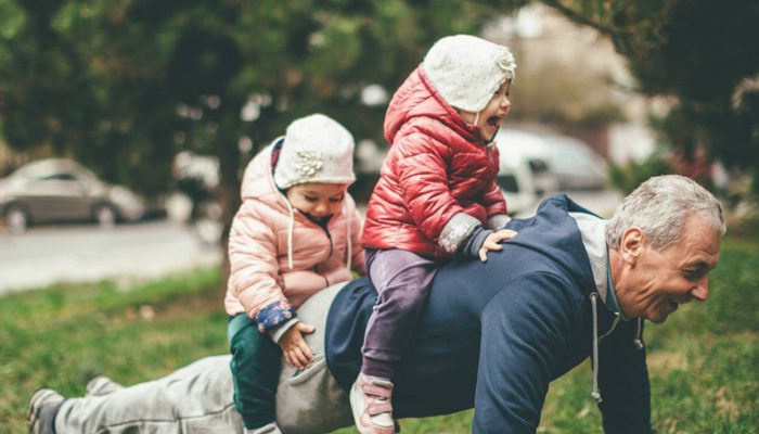 تقاضای کمک برای نگهداری کودک