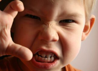 کتک خوردن والدین از کودک