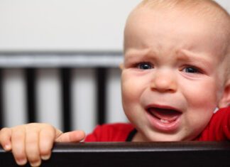 دلایل گریه کودکان