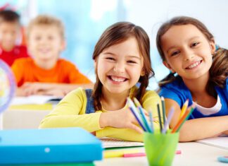 کودک باهوش باید چه ویژگی هایی داشته باشد؟ راه های تشخیص کودکان باهوش