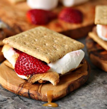 آشپزخانه کودکت؛ لقمه های کراکر نمکی با توت فرنگی