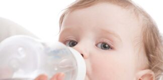 آب دادن به نوزاد از چند ماهگی باید شروع شود؟