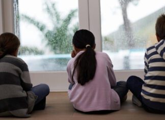 سرگرمی های یک روز بارانی برای کودکان؛ از شکار گنج تا کوکی های خوشمزه بهترین سرگرمی ها برای کودک