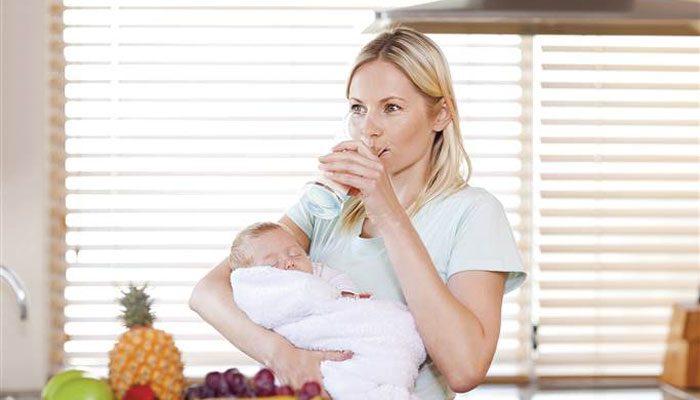 میزان مایعات موردنیاز مادران شیرده