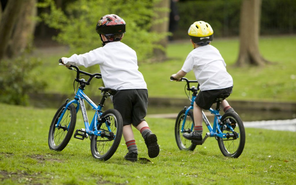 آیا دوچرخه‌ سواری کودکان بر سلامت آنها تاثیر دارد؟ — کودکت