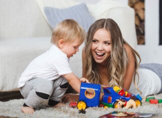 در استخدام پرستار برای کودک خود به چه نکاتی باید دقت کنید؟ گرفتن پرستار برای کودک