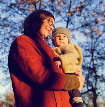 بغل کردن نوزاد از چپ