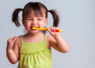 ۱۰ روش سرگرم‌کننده برای تشویق کودکان به مسواک زدن