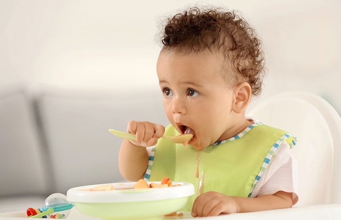 تنهایی غذا خوردن در کودکان