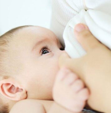 تغذیه با شیر مادر