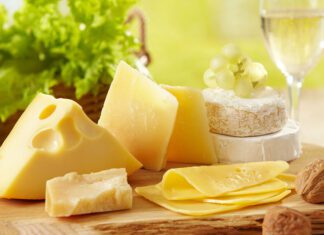 از چه زمانی می توانیم دادن پنیر به کودک را شروع کنیم؟ دادن پنیر به کودک