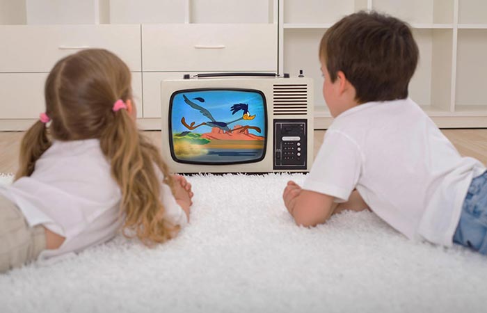 تماشای تلویزیون کودک