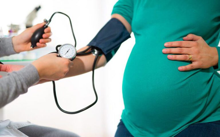 فشار خون در بارداری ؛ نشانه ها، عوارض و روش‌ های درمانی