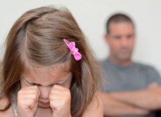 آثار مخرب خشونت کلامی روی ذهن و جسم کودکان چگونه است؟ خشونت کلامی