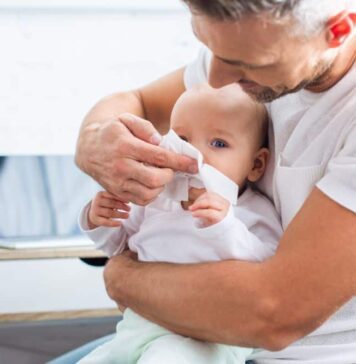 بالا آوردن شیر از بینی در نوزادان