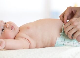 تعویض پوشک نوزاد